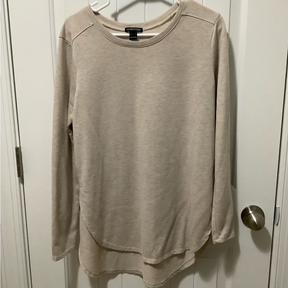 Women’s Long Sleeved Tunic Length Top